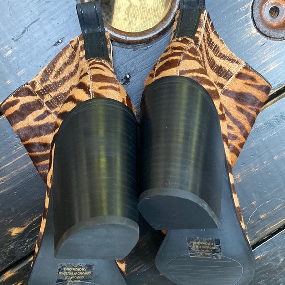 Kenneth Cole Animal Print Fur Heeled Ankle Boots - Picture 12 of 13